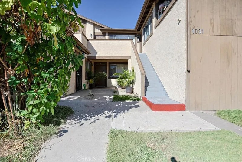 1031 W Central