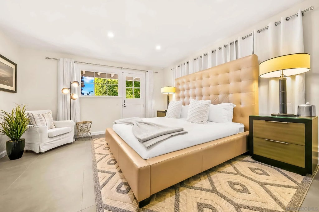 Photo of 1380 Park ROW #1/2, La Jolla, CA 92037 (MLS # 260016971)