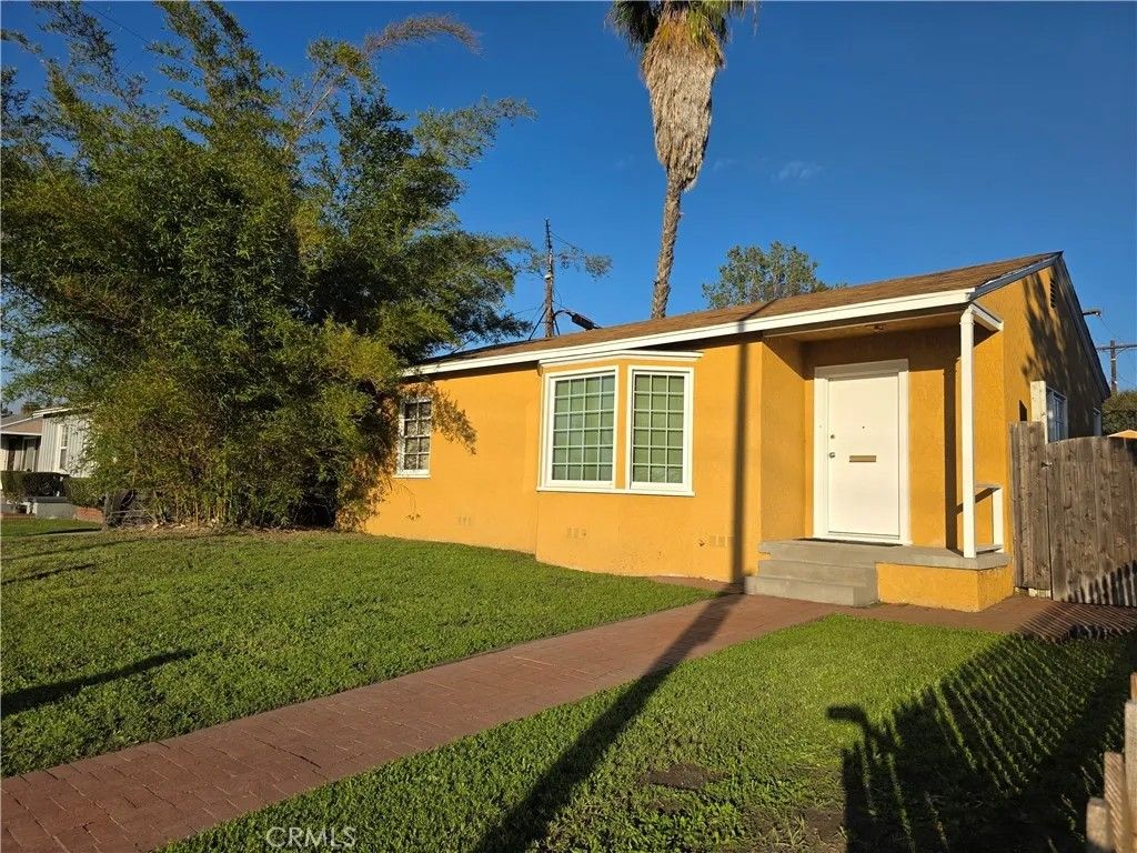 Photo of 3824 Clark Avenue, Long Beach, CA 90808 (MLS # DW26040758)