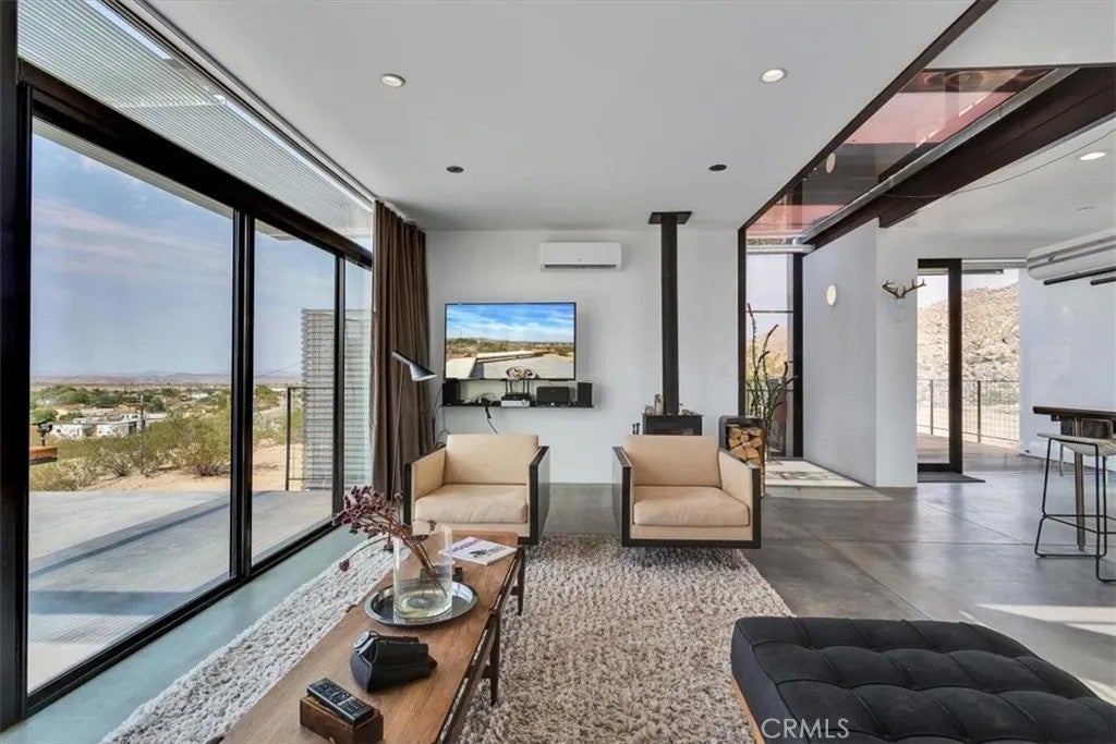 6957 Alturas Drive