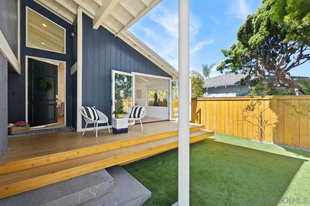 Photo of 8238 Paseo Del Ocaso, La Jolla, CA 92037 (MLS # 260007207)