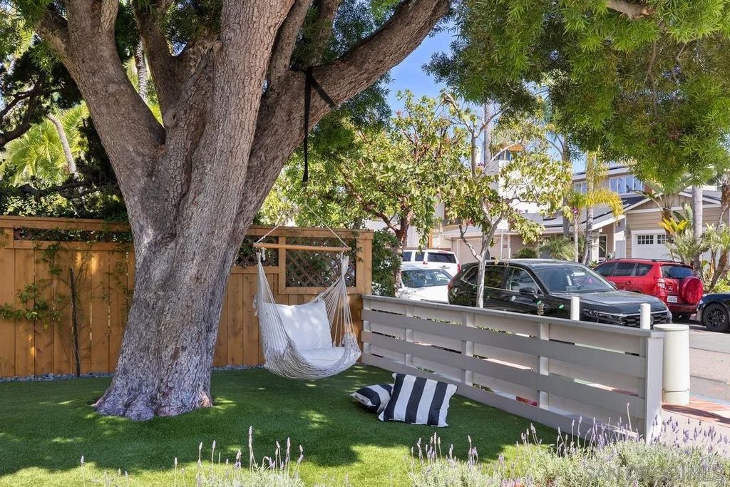 Photo of 8238 Paseo Del Ocaso, La Jolla, CA 92037 (MLS # 260007207)