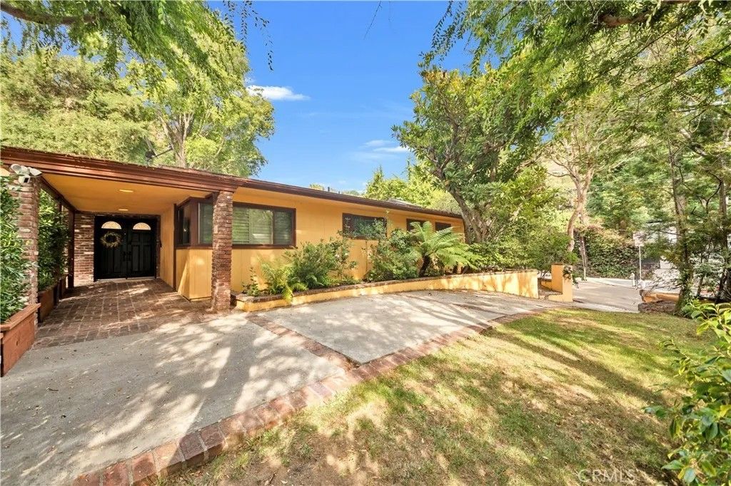 Photo of 2500 Benedict Canyon, Beverly Hills, CA 90210 (MLS # AR26077232)