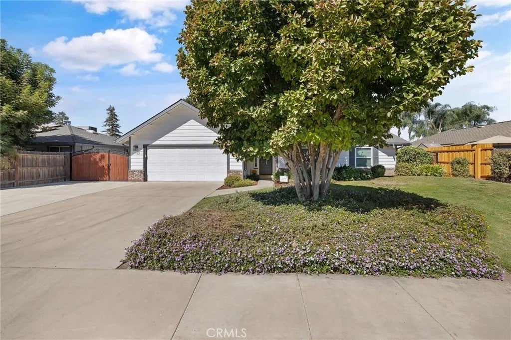 2632 E Paradise