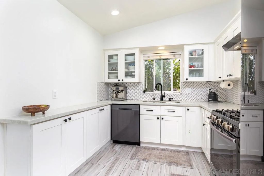 Photo of 650 E Madison Ave, El Cajon, CA 92020 (MLS # 250042906)