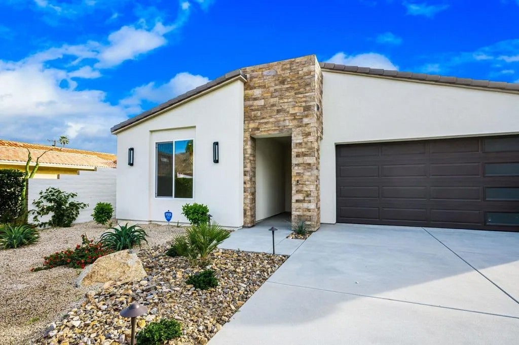 51630 Avenida Villa