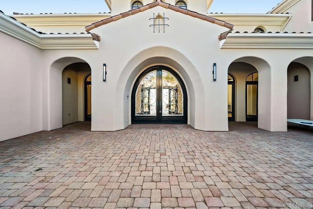 2424 Cerro Sereno