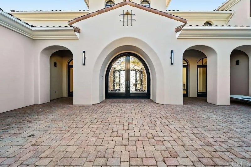 2424 Cerro Sereno