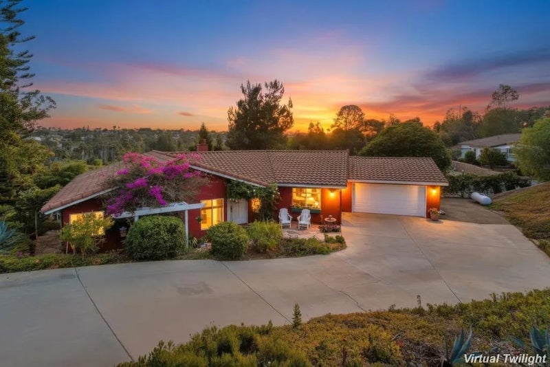 2202 Crest Hill Lane