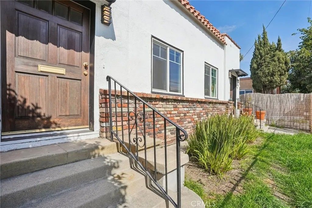 Photo of 5347 Fountain Avenue, Los Angeles, CA 90029 (MLS # OC26064188)