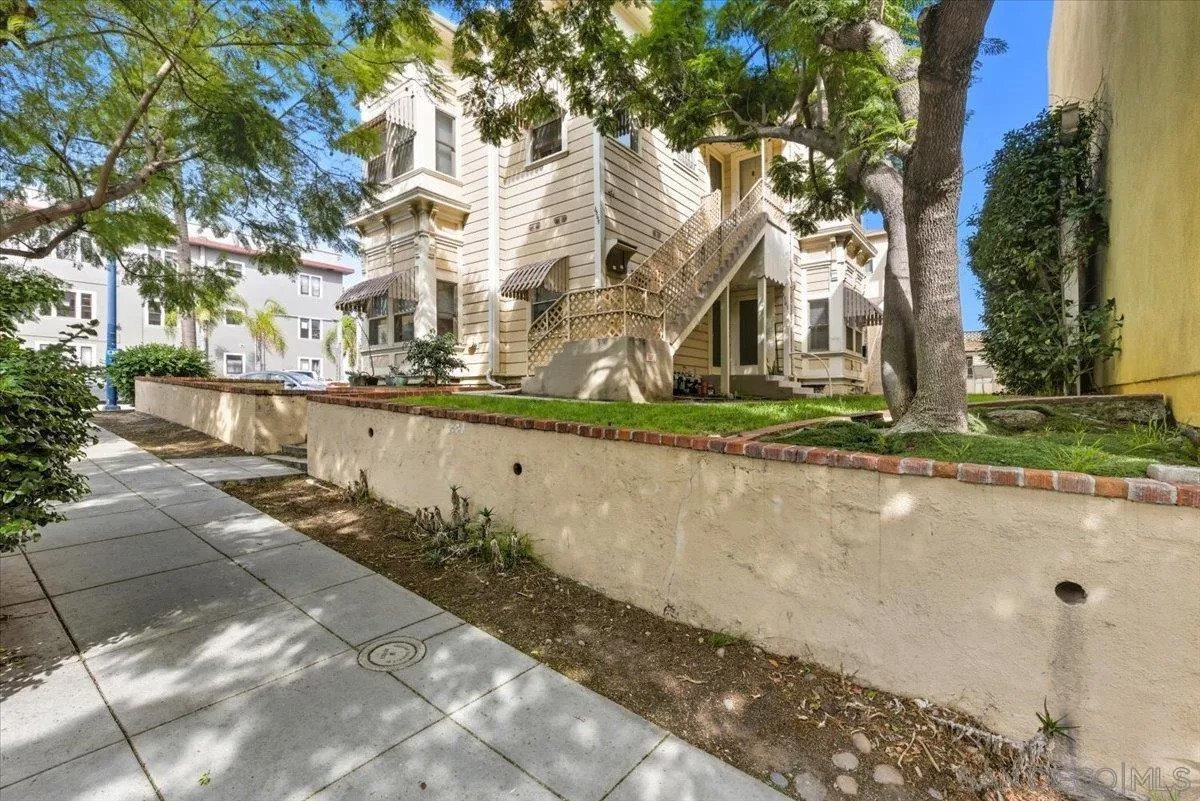 1561-75 9th Ave