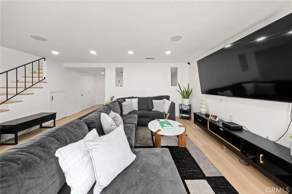 2729 Central H