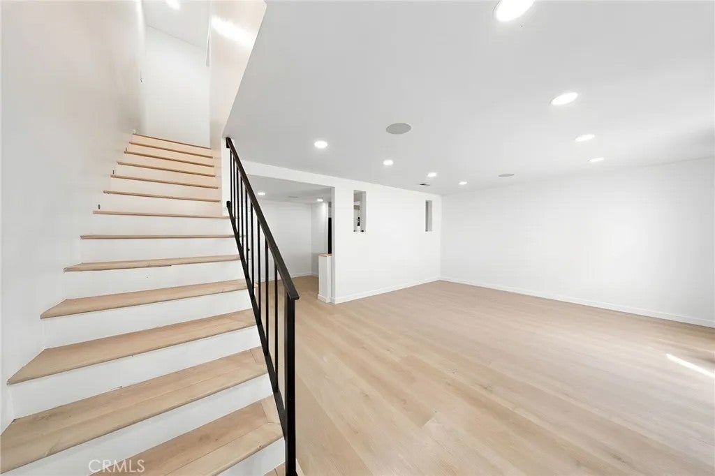2729 Central H