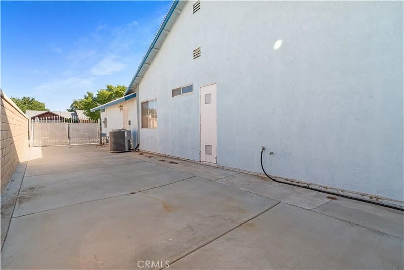 1809 W Avenue K9