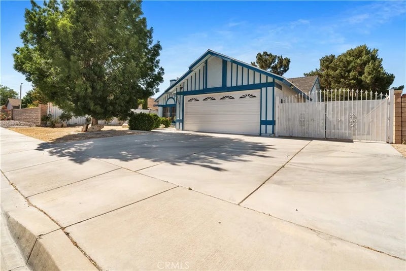1809 W Avenue K9