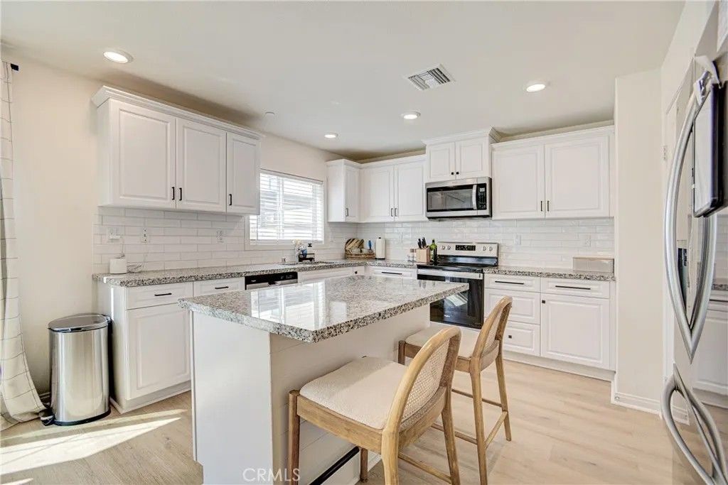 Photo of 28439 Deer Brush Dr, Nuevo, CA 92567 (MLS # SW26067862)