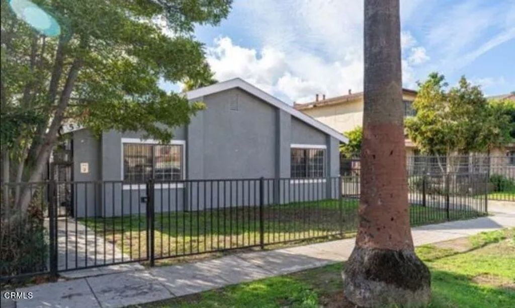 Photo of 532 E 97th Street #3, Inglewood, CA 90301 (MLS # P1-25410)