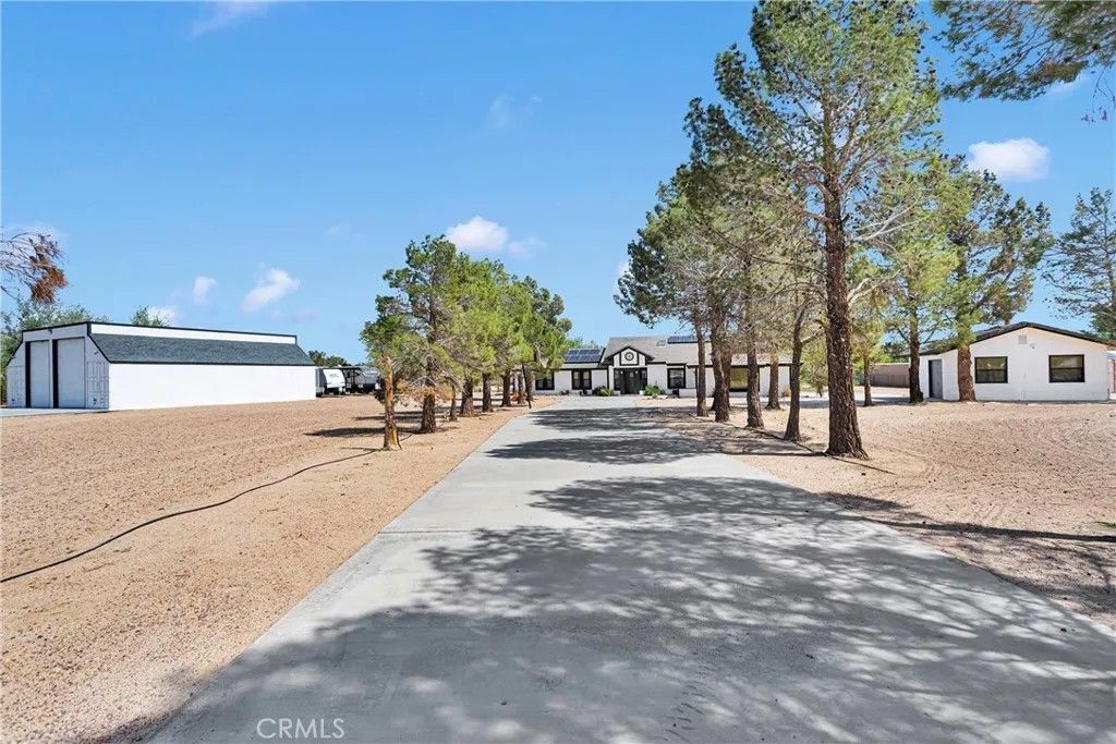Photo of 37077 Coyote Lake, Newberry Springs, CA 92365 (MLS # HD26012183)