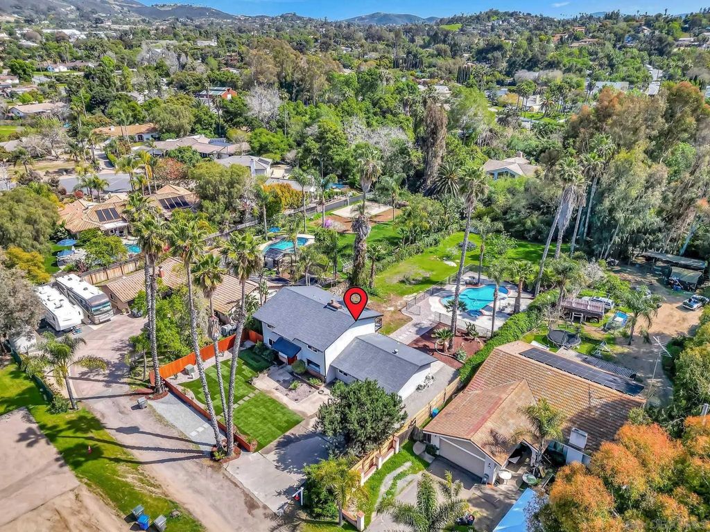 Photo of 1349 Bonair Rd, Vista, CA 92084 (MLS # 260005073)