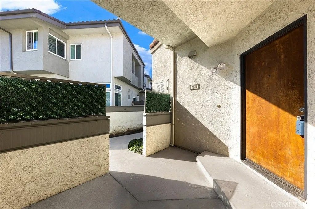 Photo of 32 Willowcrest Ln, Pomona, CA 91766 (MLS # AR26006978)