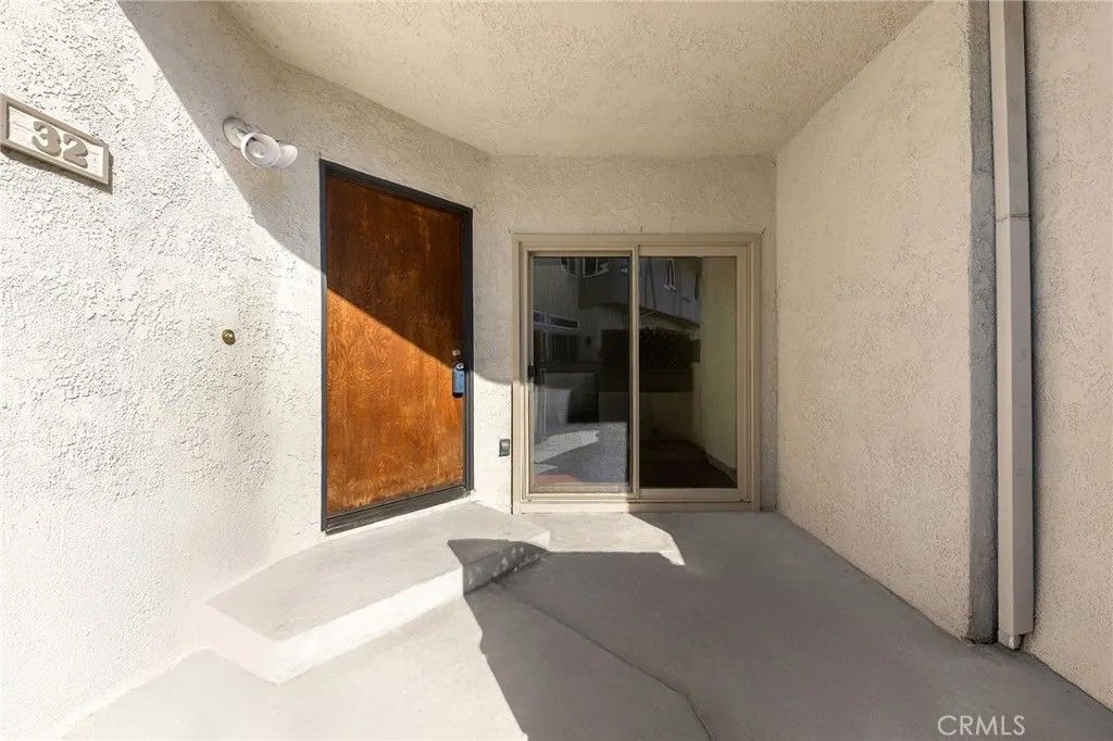 Photo of 32 Willowcrest Ln, Pomona, CA 91766 (MLS # AR26006978)