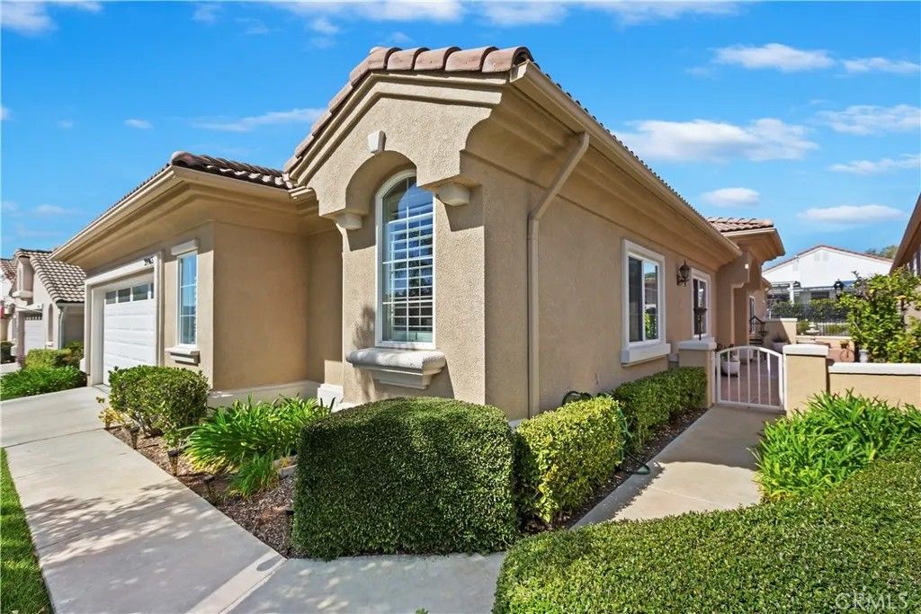 Photo of 39965 Via Oporta, Murrieta, CA 92562 (MLS # CV26048184)