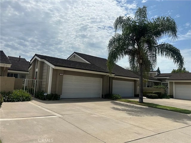 11 Beechwood, Irvine