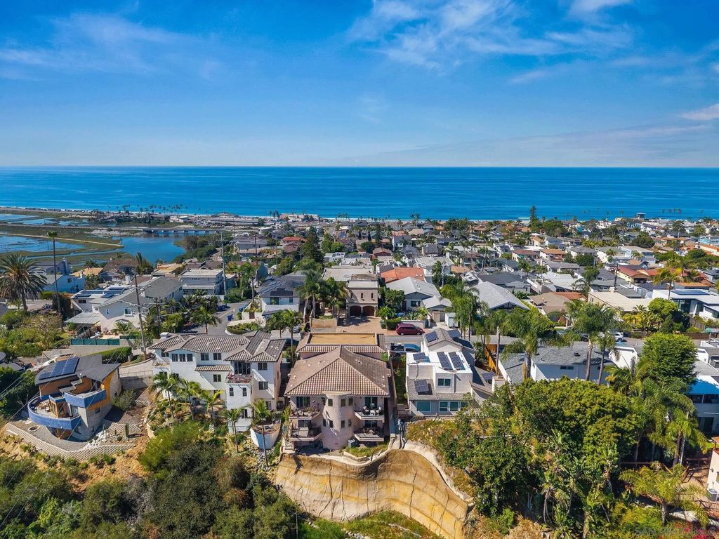 Photo of 2483 Oxford Ave, Cardiff By The Sea, CA 92007 (MLS # 260009466)