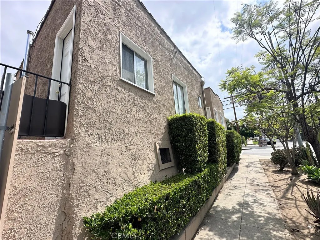 901 N El Centro Avenue