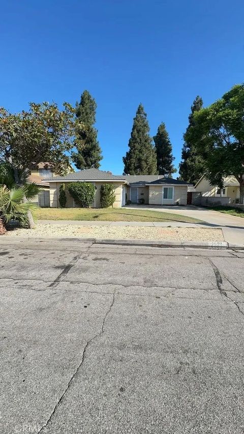 Photo of 1921 E Cortney Way, Anaheim, CA 92805 (MLS # SW25253514)
