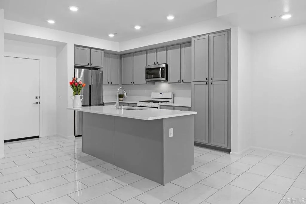 2040 Mindoro Ln 4