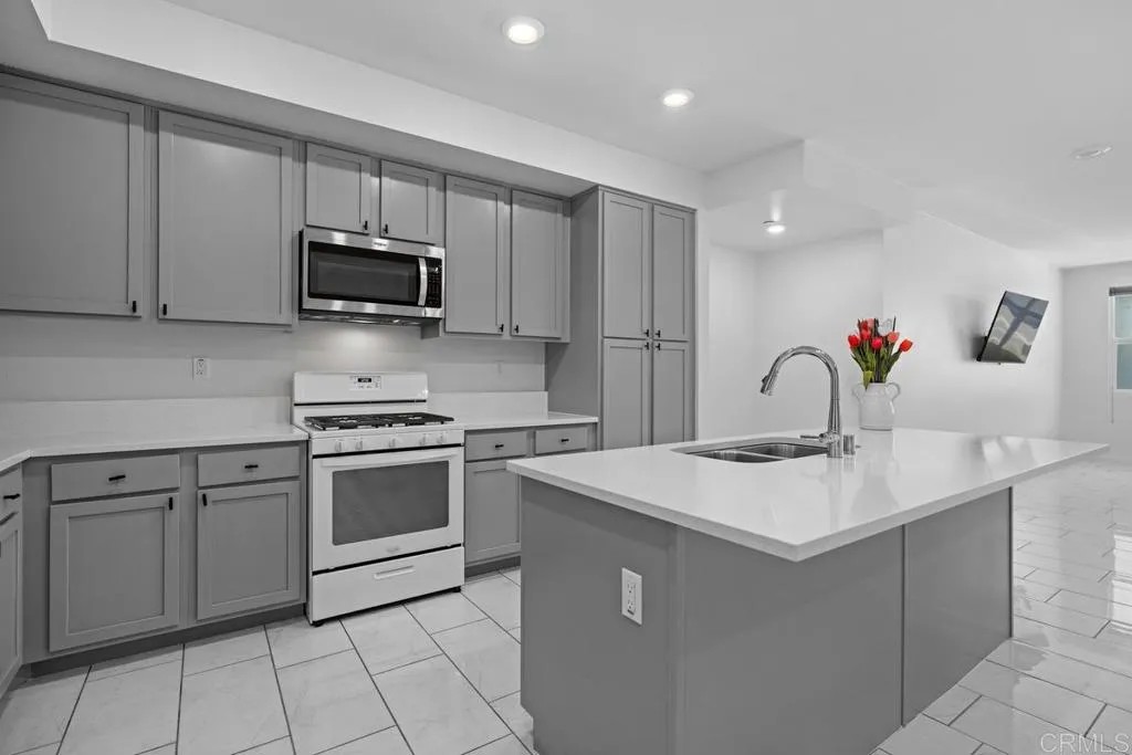 2040 Mindoro Ln 4