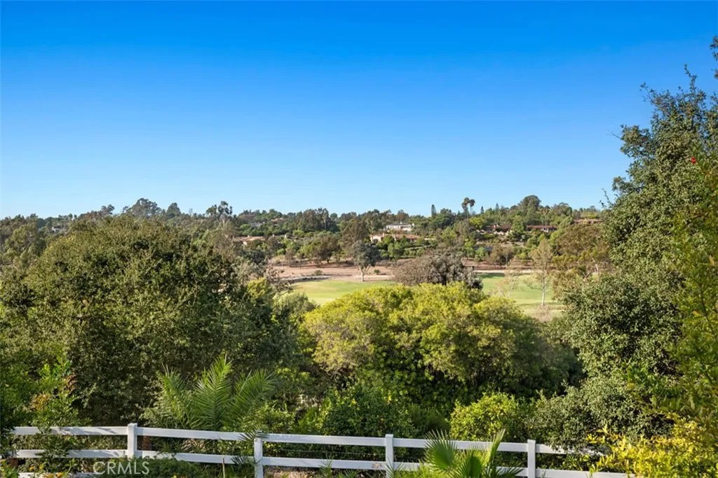 5228 Avenida Maravillas