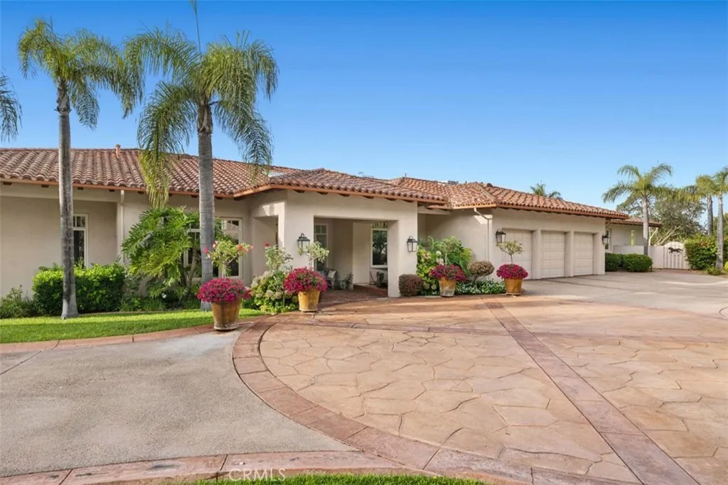 5228 Avenida Maravillas