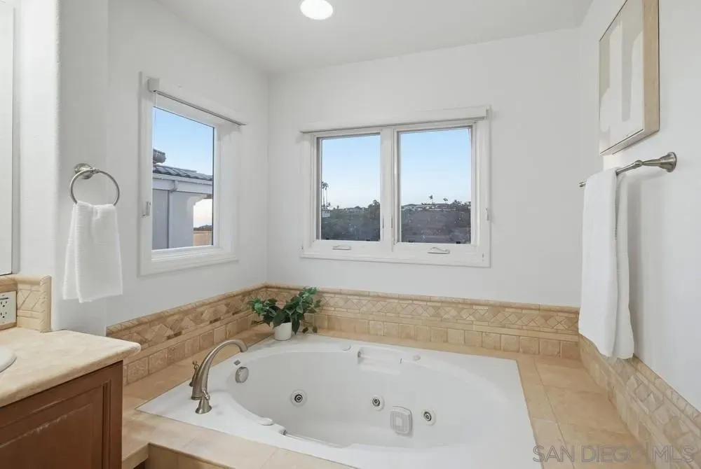 La Jolla, California 92037, United States, 3 Bedrooms Bedrooms, ,3 BathroomsBathrooms,Residential,Active,254419