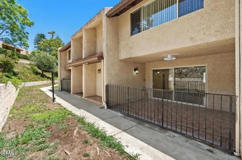 Photo of 9503 Via Venezia, Burbank, CA 91504 (MLS # P1-26564)