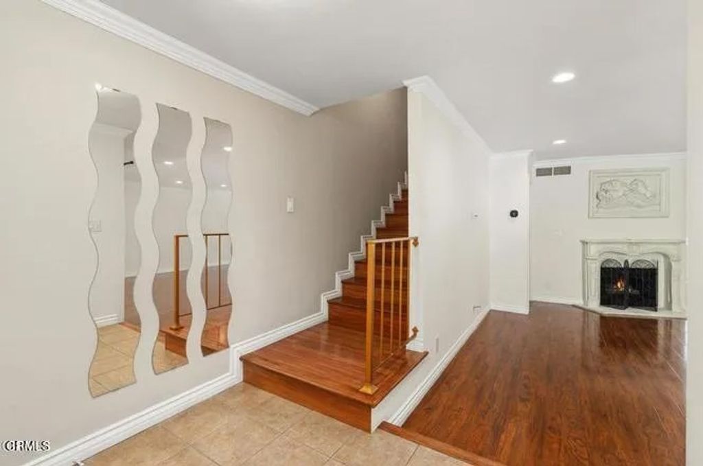 Photo of 9503 Via Venezia, Burbank, CA 91504 (MLS # P1-26564)