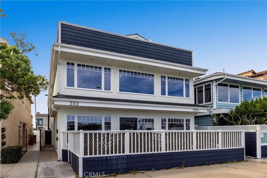 Photo of 203 8th, Newport Beach, CA 92661 (MLS # NP26045960)