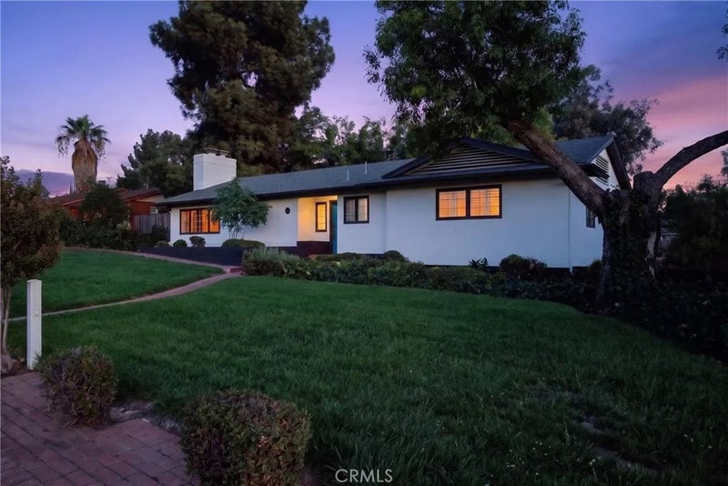 636 E Mariposa