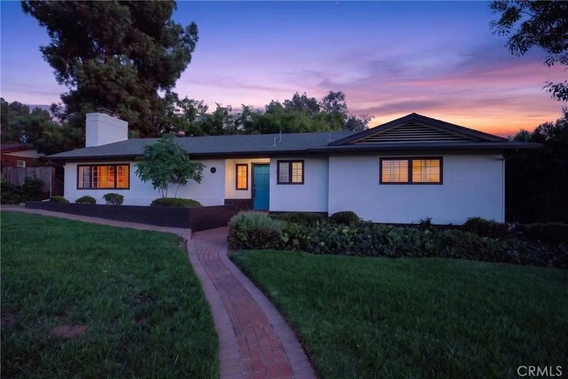 636 E Mariposa