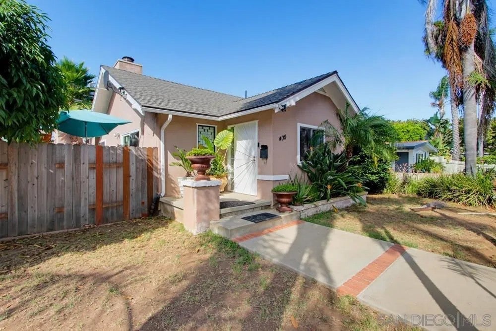 Photo of 409 S Freeman St, Oceanside, CA 92054 (MLS # 260022500)