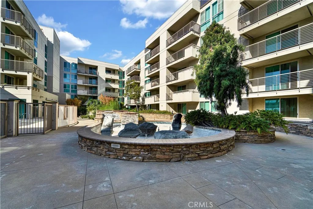 267 S San Pedro 218