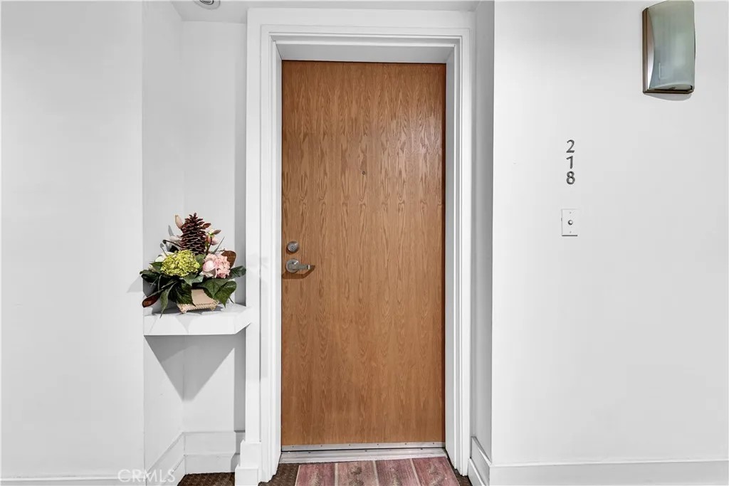 267 S San Pedro 218