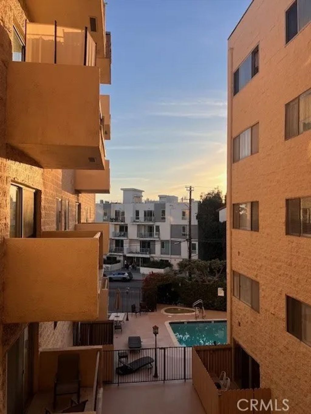 Photo of 622 S Barrington Ave #302, Los Angeles, CA 90049 (MLS # PW26030368)