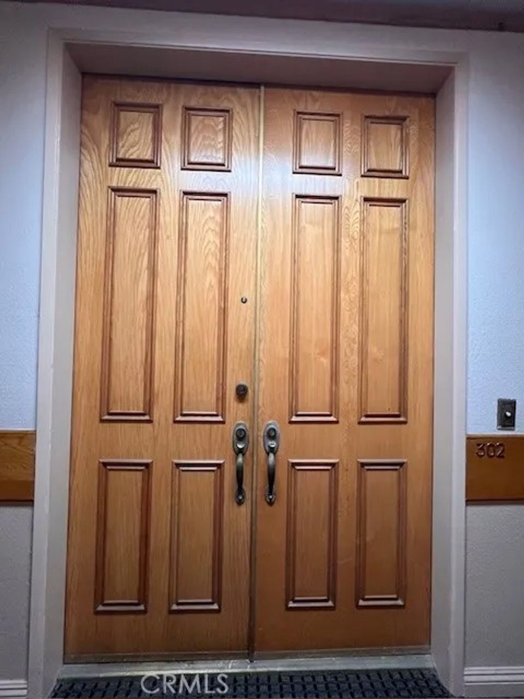 Photo of 622 S Barrington Ave #302, Los Angeles, CA 90049 (MLS # PW26030368)