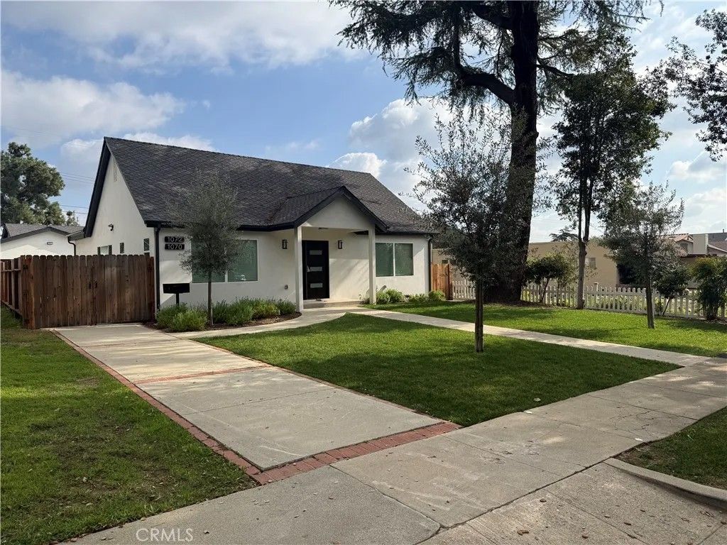 Photo of 1070 N Vinedo Avenue, Pasadena, CA 91107 (MLS # AR26017946)