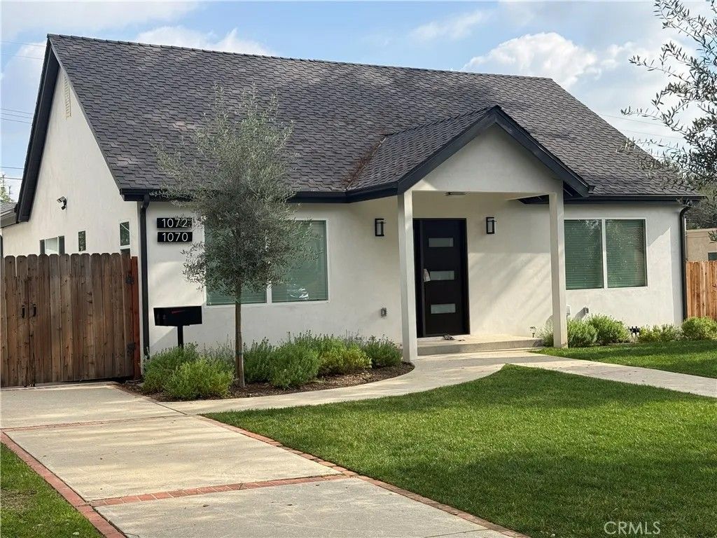 Photo of 1070 N Vinedo Avenue, Pasadena, CA 91107 (MLS # AR26017946)