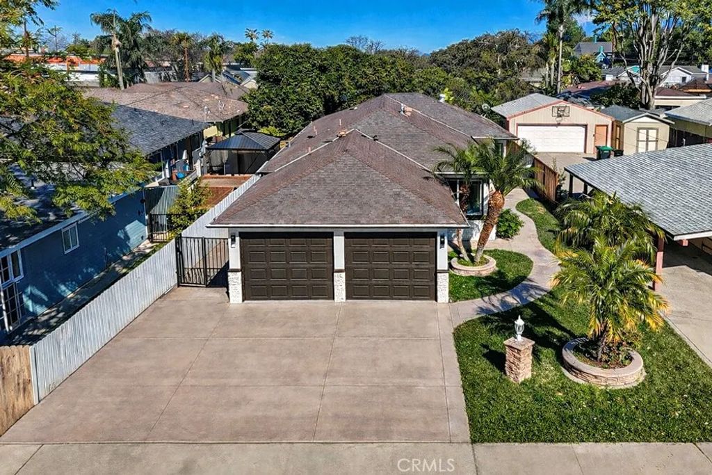 Photo of 1243 E Almond Avenue, Orange, CA 92866 (MLS # TR26012973)