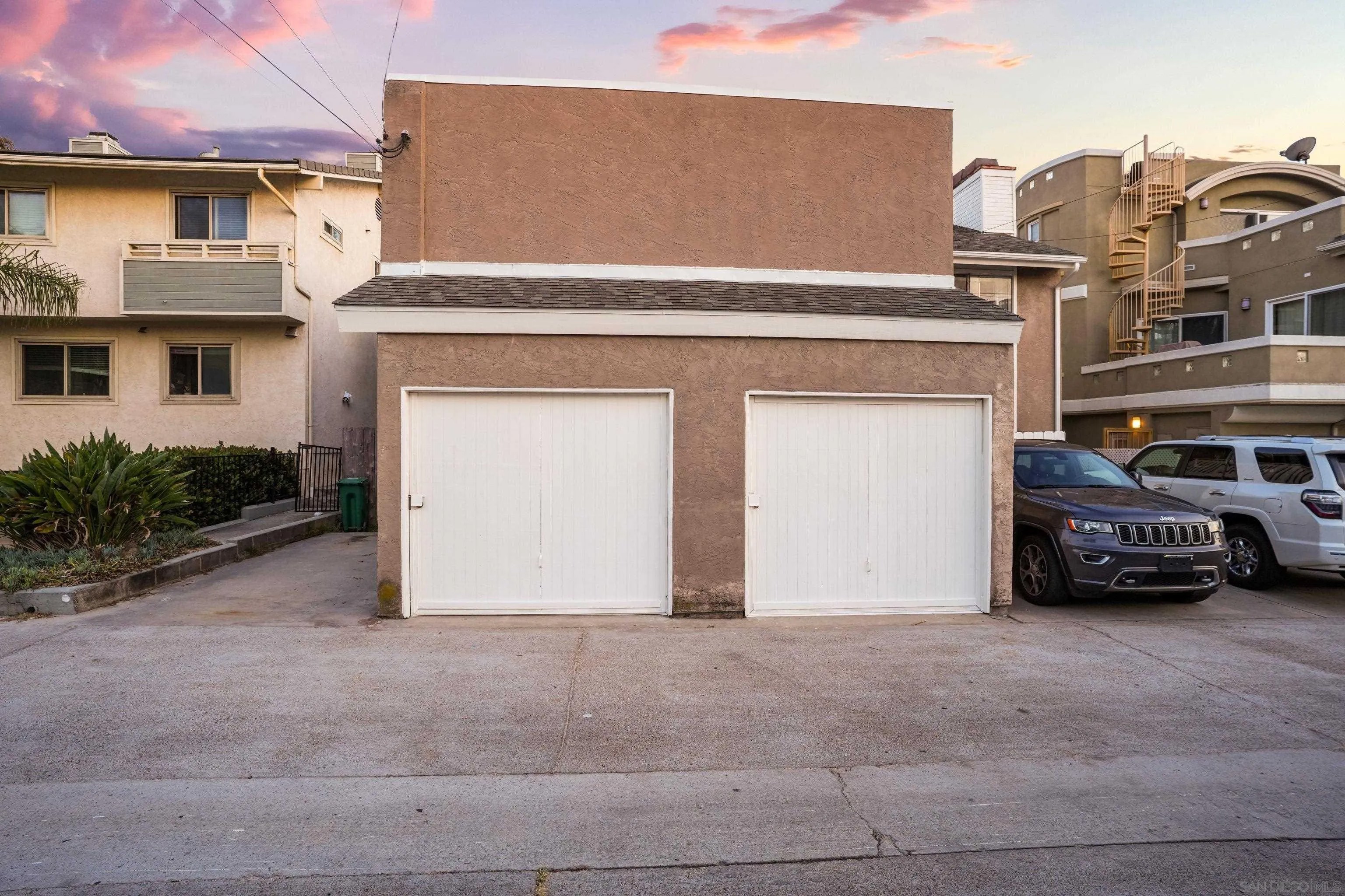 1228 Grand Ave