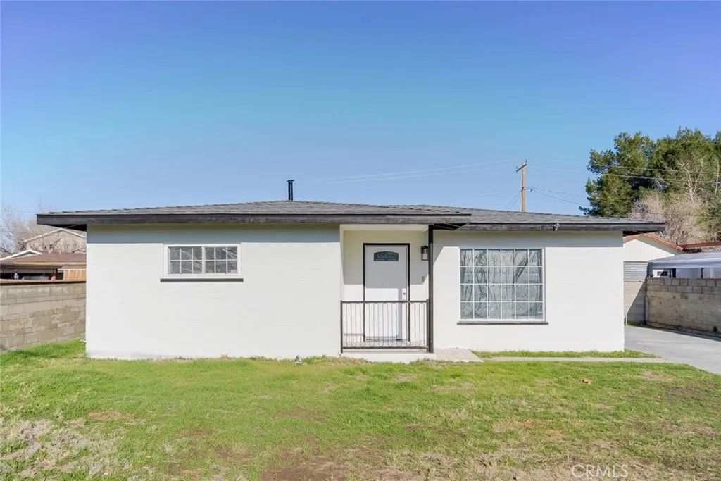 Photo of 925 W Oldfield Street, Lancaster, CA 93534 (MLS # SR25280630)